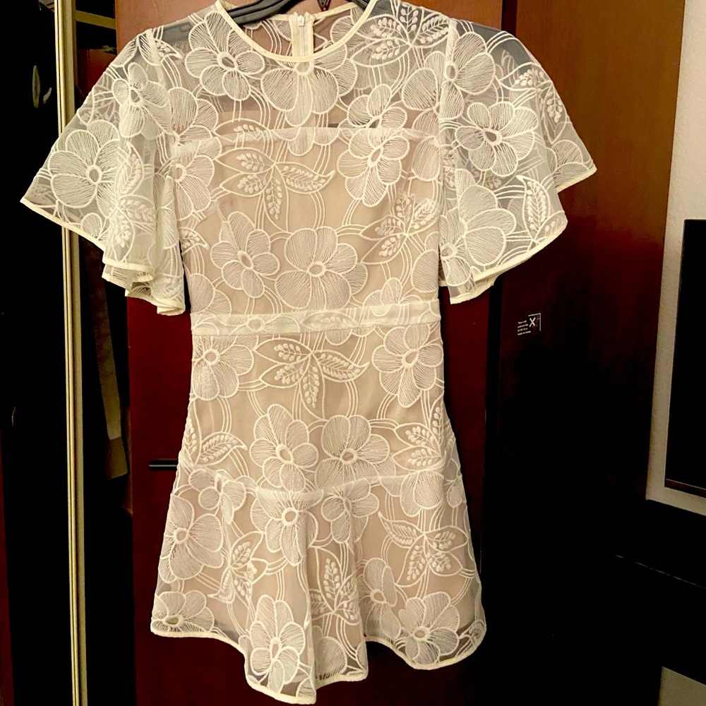 Chic White Floral Lace Midi Dress